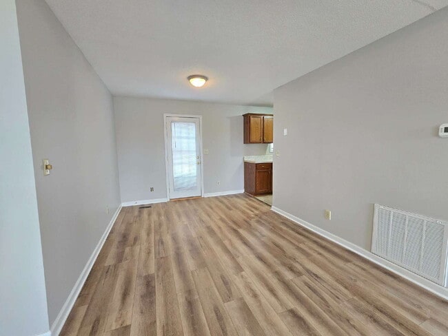 Photo - 308 Cunningham Ln