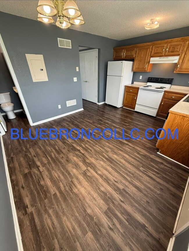 Photo - 621 Willow Ln