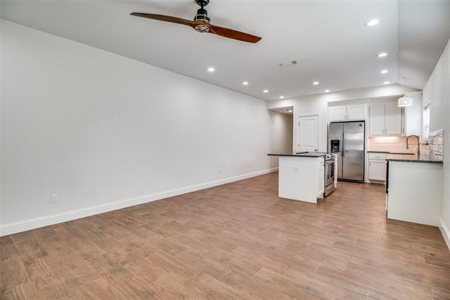 Photo - 614 E College St