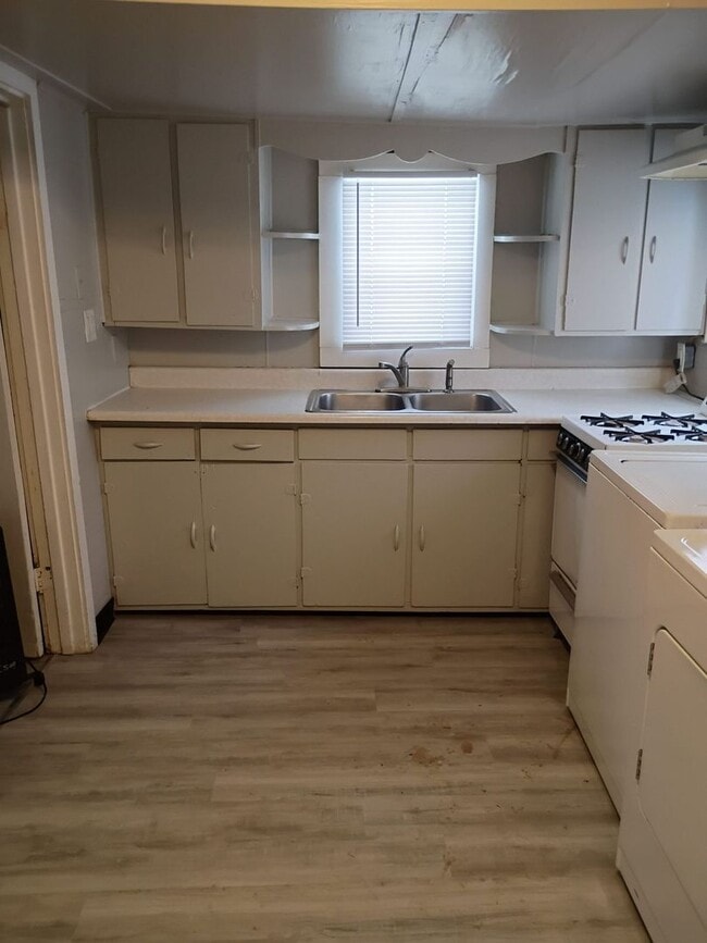 Photo - Large Back Porch