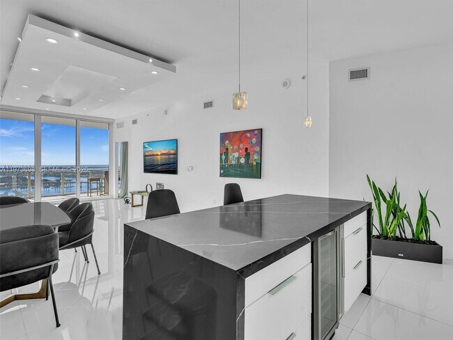 Photo - 2020 N Bayshore Dr Unidad 3303