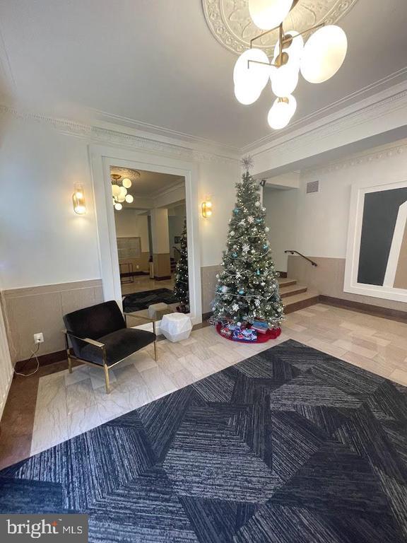 Building Photo - 1010 25th St NW Unit 811