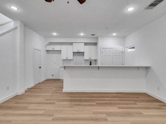 8407 Mahalia Dr