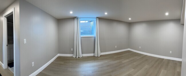 Photo - 895 Cochrane Cres Unit 2