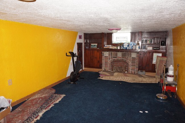 Sala de estar en el sótano - Warsaw