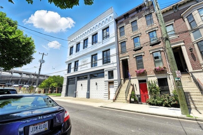 Photo - 222 W 15th St