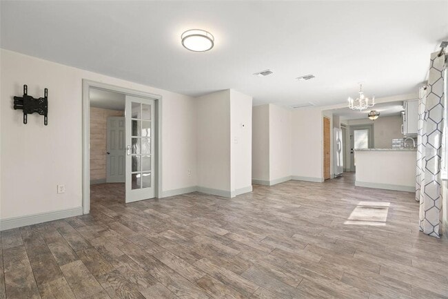 Photo - 8507 Claonia St