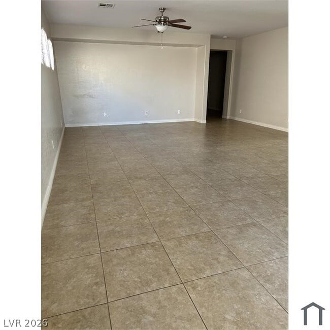 Photo - 2660 Lochleven Way