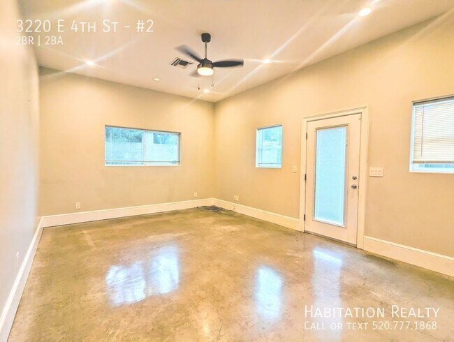 Photo - 3220 E 4th St