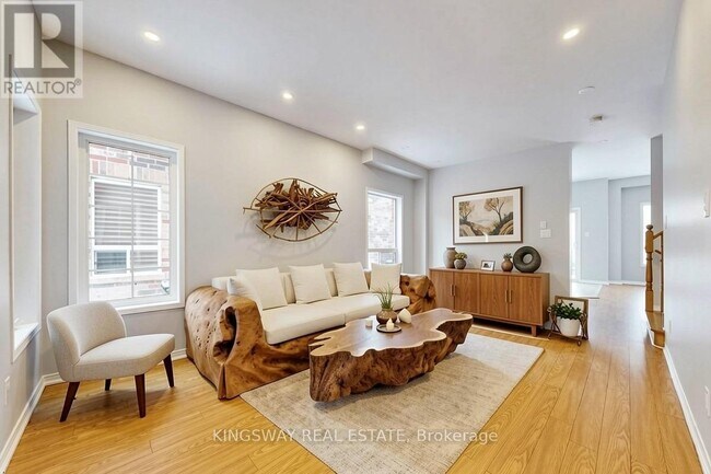 Photo - 84 Abbotsbury Dr