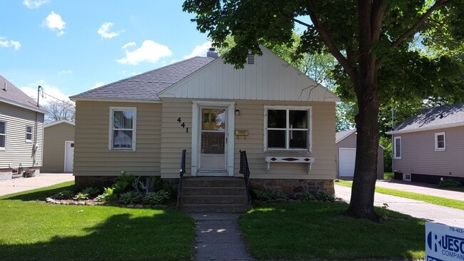 Building Photo - 2 Bedroom House