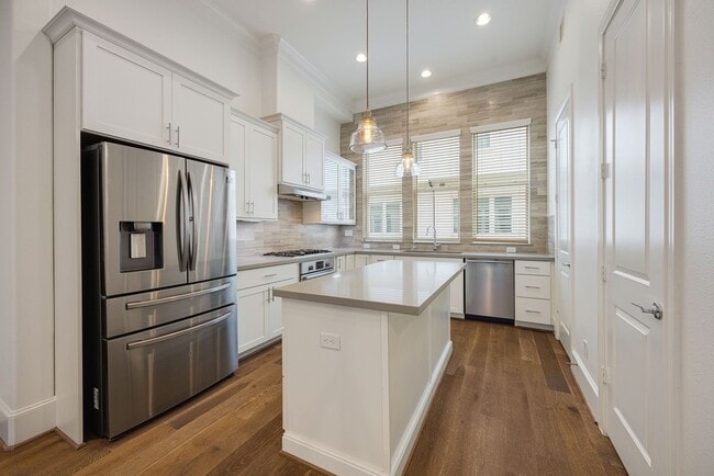 Photo - 2715 Maxroy St