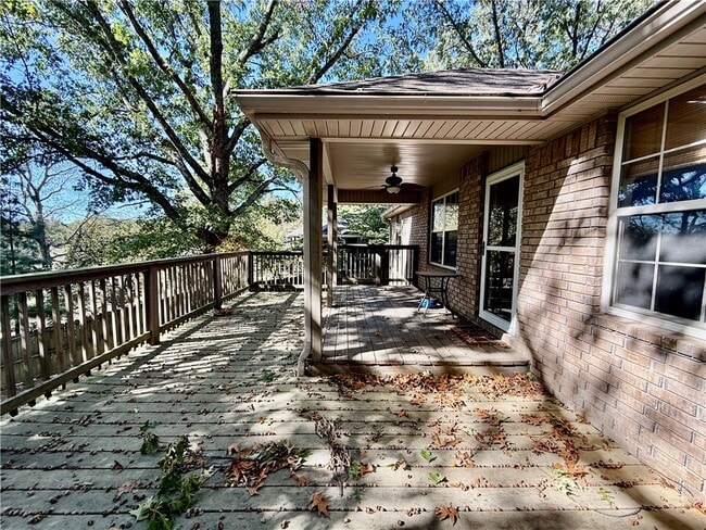 Photo - 305 Meadows Ct