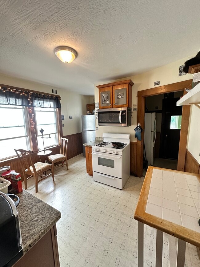 Photo - 142 W Adams St Unit 1
