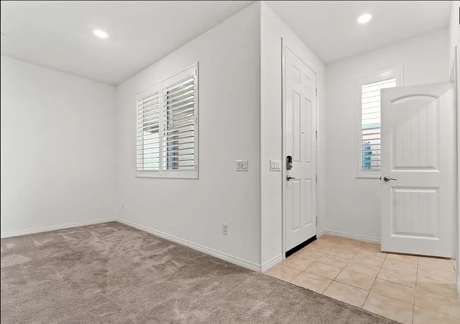 Photo - 6 Cache Wy