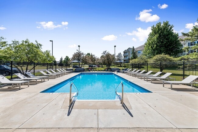 Riverwood Apartments Sparkling Outdoor Pool