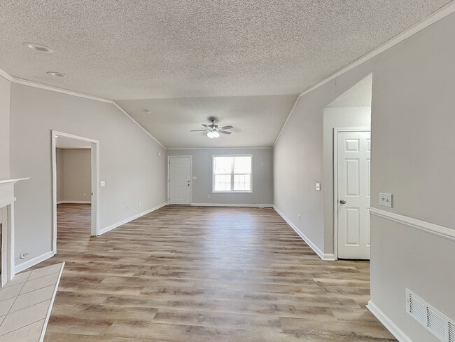 Photo - 178 Wyngate Ct