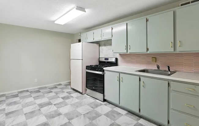 Photo - 453 N 10th St