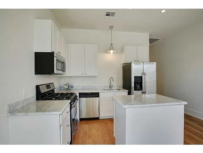 Photo - Newly Updated 2BD/2BA Near Oak St Townhome