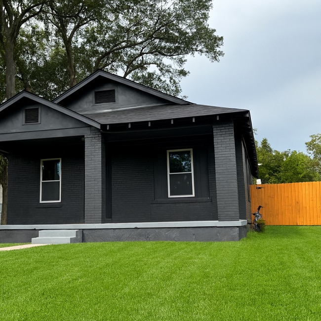 Building Photo - 2760 Lola Ave