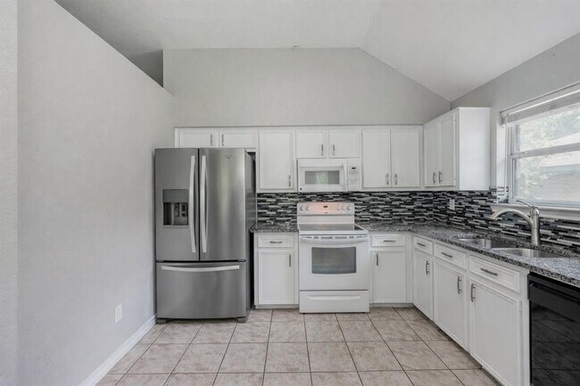 Photo - 203 Pin Oak Dr