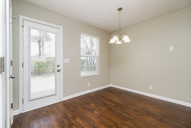 Photo - 3048 Roscommon Dr