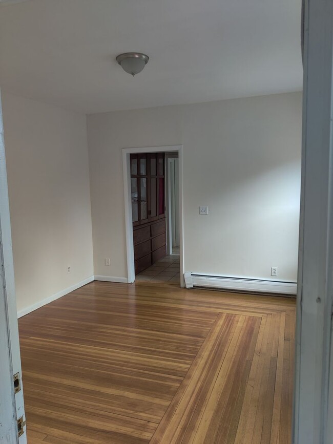 Building Photo - 12 Rowan St Unit 1R Rental