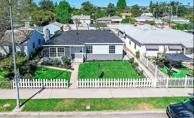 Building Photo - 6621 Lindley Ave