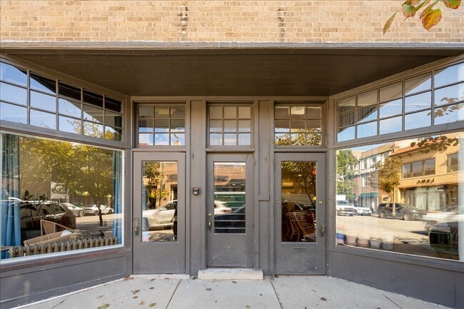 Building Photo - 913 Green Bay Rd Unit 2N