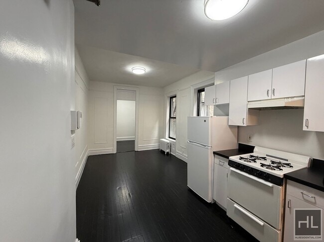 Building Photo - YORK AVENUE