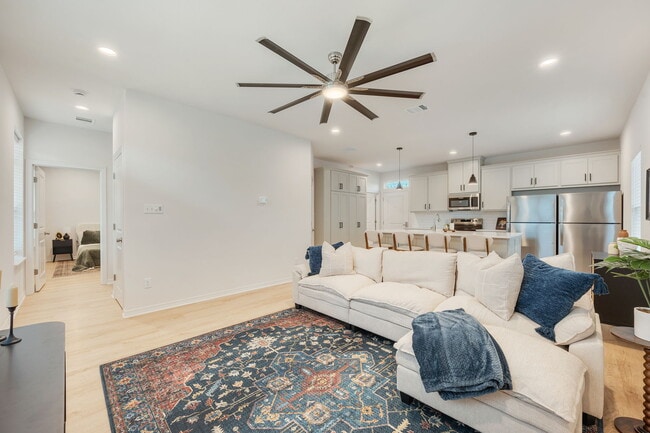 Photo - 208 Richards St