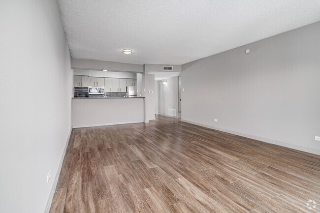 1BR, 1BA - 775SF - Living Room
