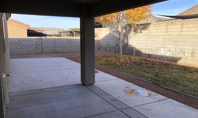 Photo - Beautiful 3+2 Split Floor plan home with RV parking close to KRMS's Hualapai Campus!