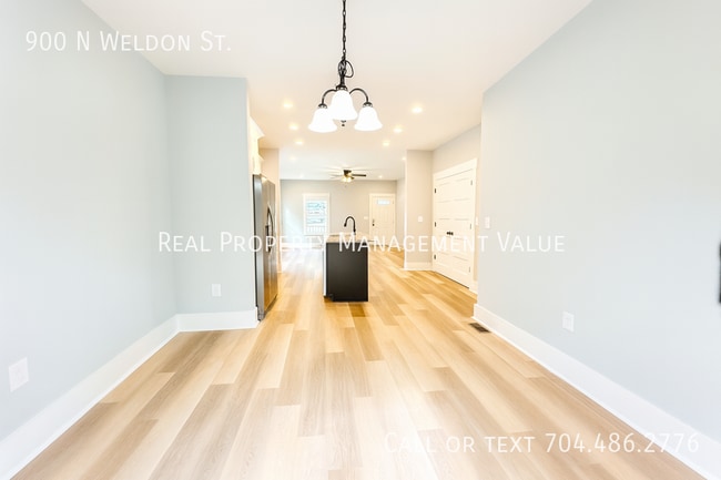 Photo - 900 N Weldon St