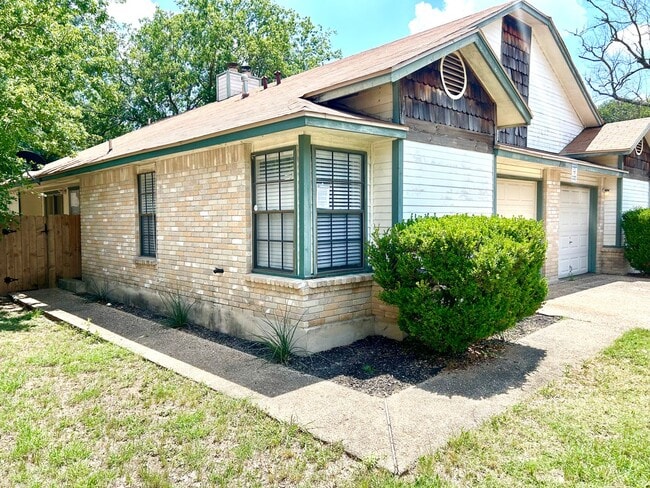 Building Photo - MUST SEE! Spacious Duplex With Garage & Google Fiber Access!