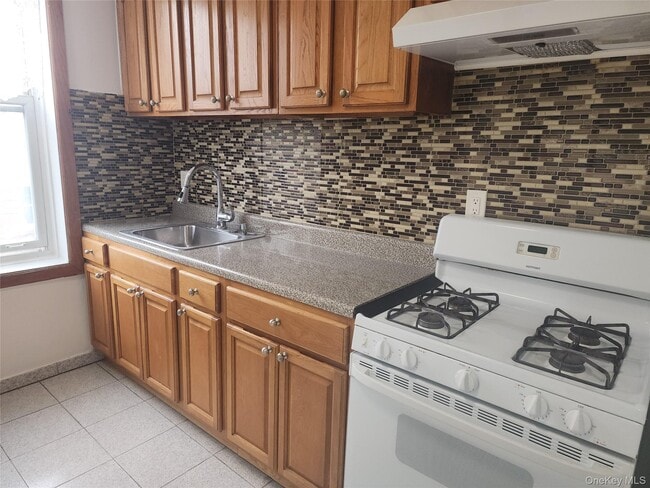 Photo - 60-48 68th Rd