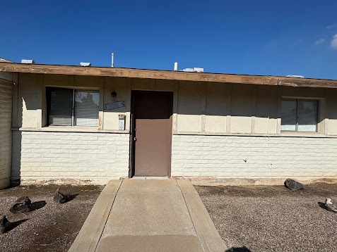 Building Photo - Holiday Gardens 2br Townhome