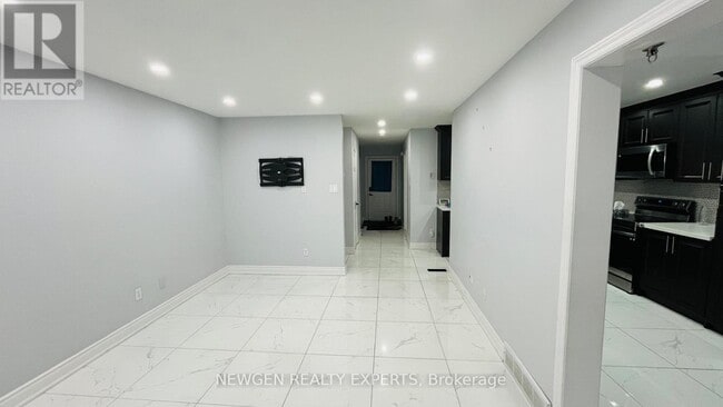 Photo - 803 Deveron Crescent