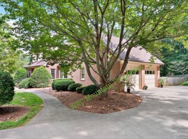 Building Photo - 9 Windsong Dr