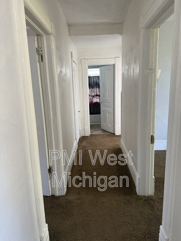 448 Thomas St SE