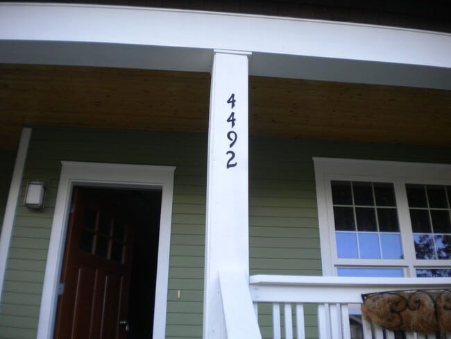 Photo - R4492 Unit 1