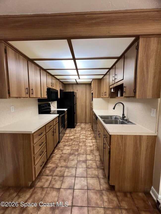 Photo - 304 Crown Blvd