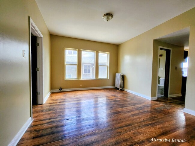 Building Photo - 5467 W Augusta Blvd Unit 2