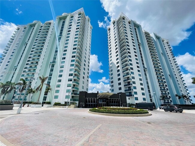 Building Photo - 2681 N Flamingo Rd Unit 902S