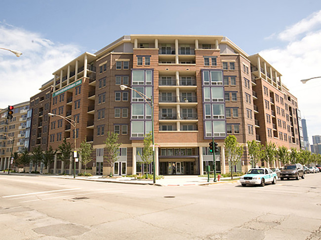 Larrabee Place Building - Larrabee Place at Parkside of Old Town Apartments