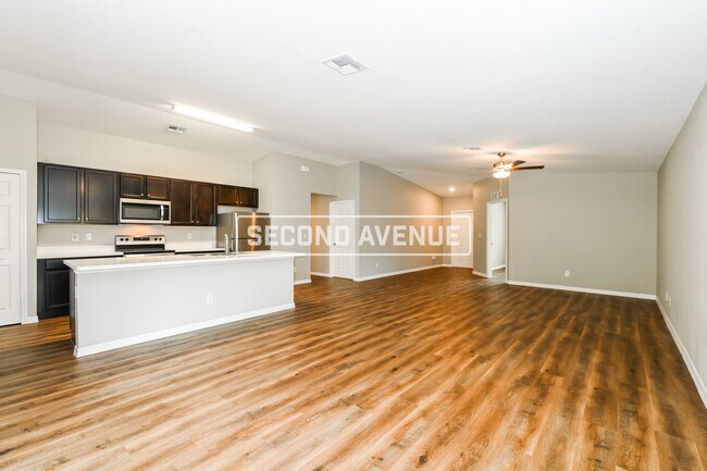 Photo - 73 Ponoka St