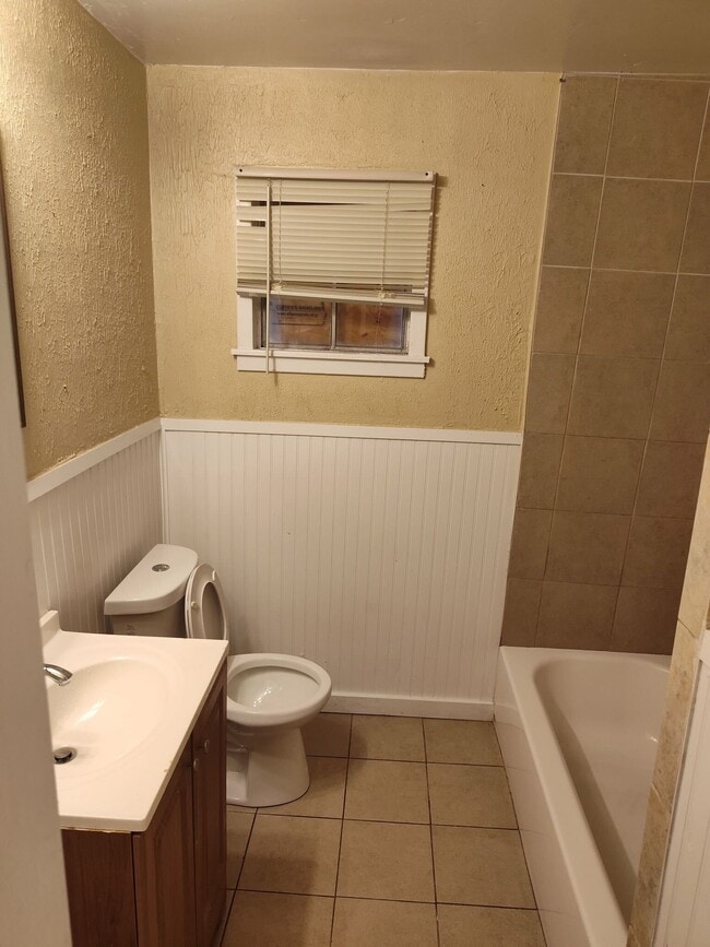 Photo - 1018 Deryll St