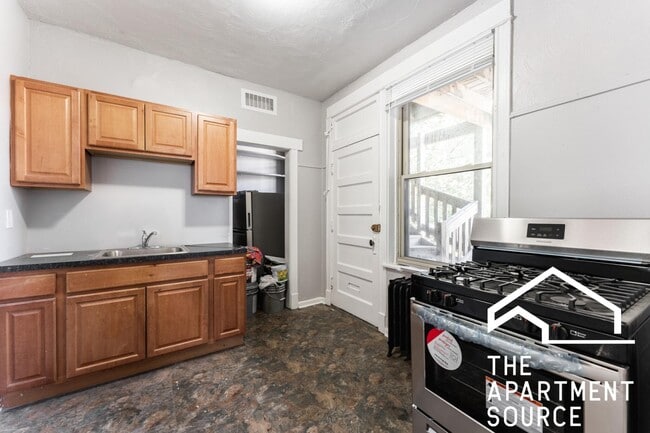 Photo - 1210 W Montrose Ave