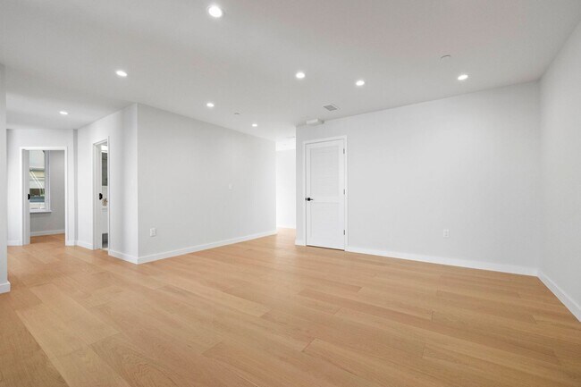 Photo - 693 Sutter St Unit 201