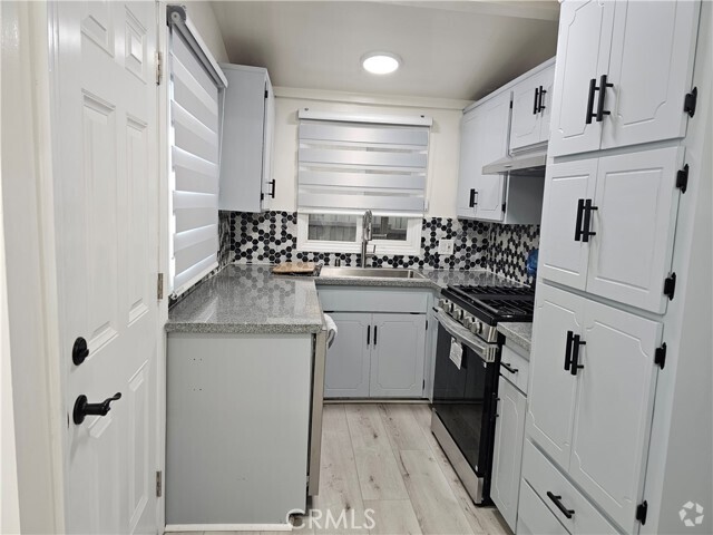Building Photo - 2547 Hermosa Ave Rental